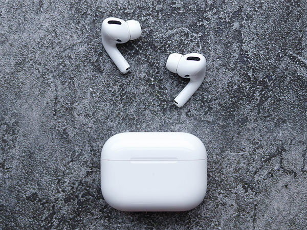 TWS earbuds and charging case with small lithium battery cells