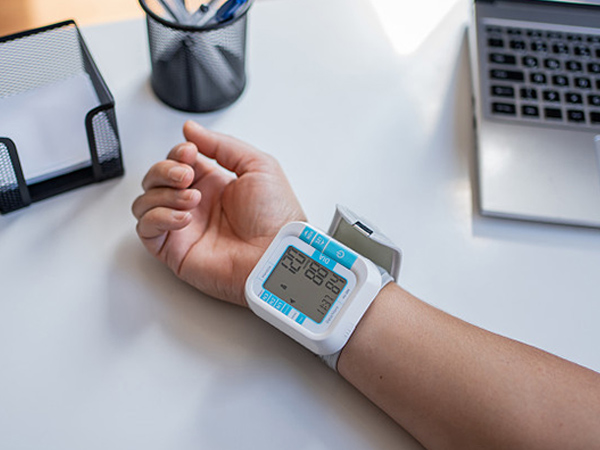 Wearable medical monitor battery